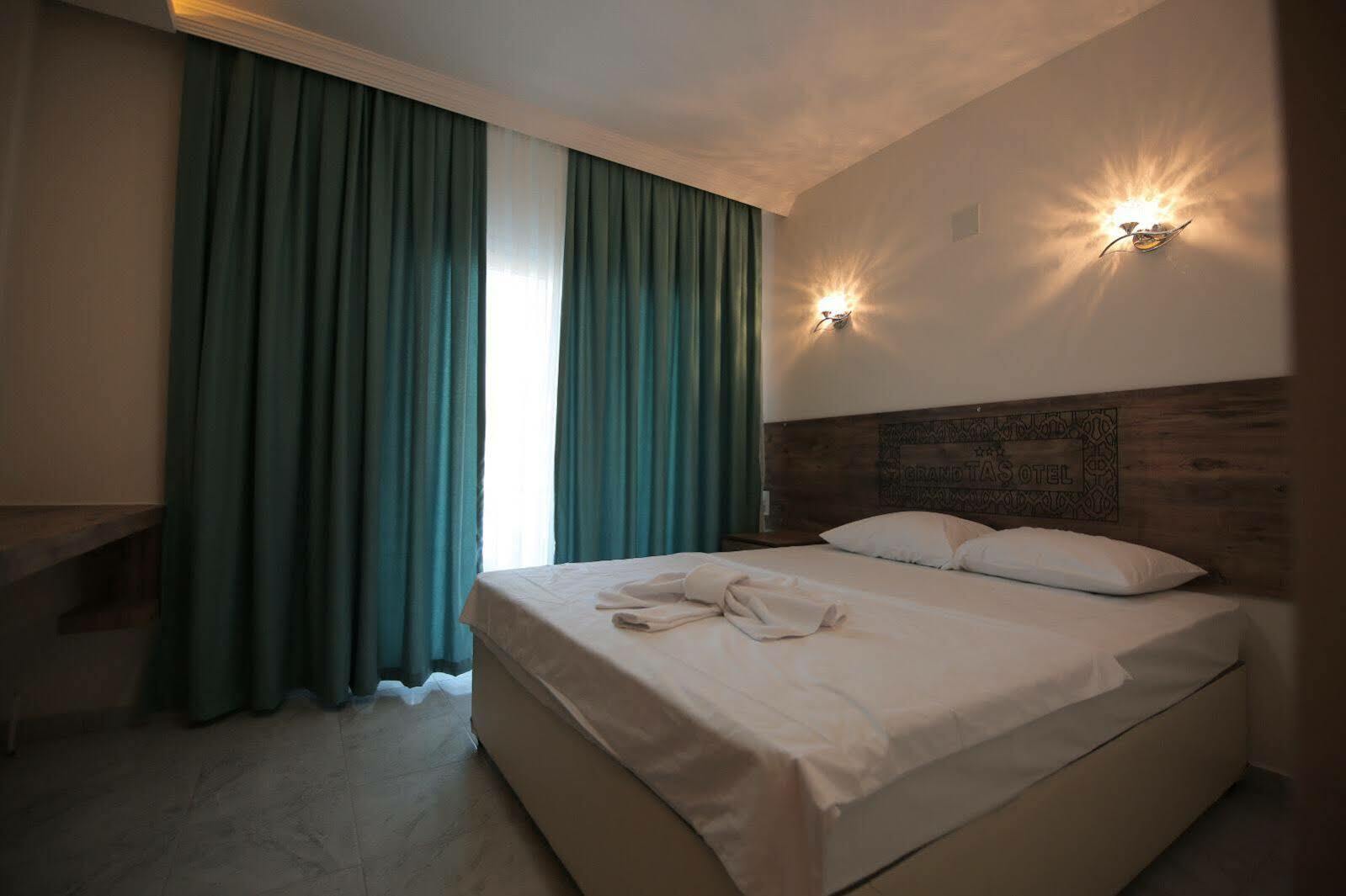 Grand Tas Otel Mut Bagian luar foto
